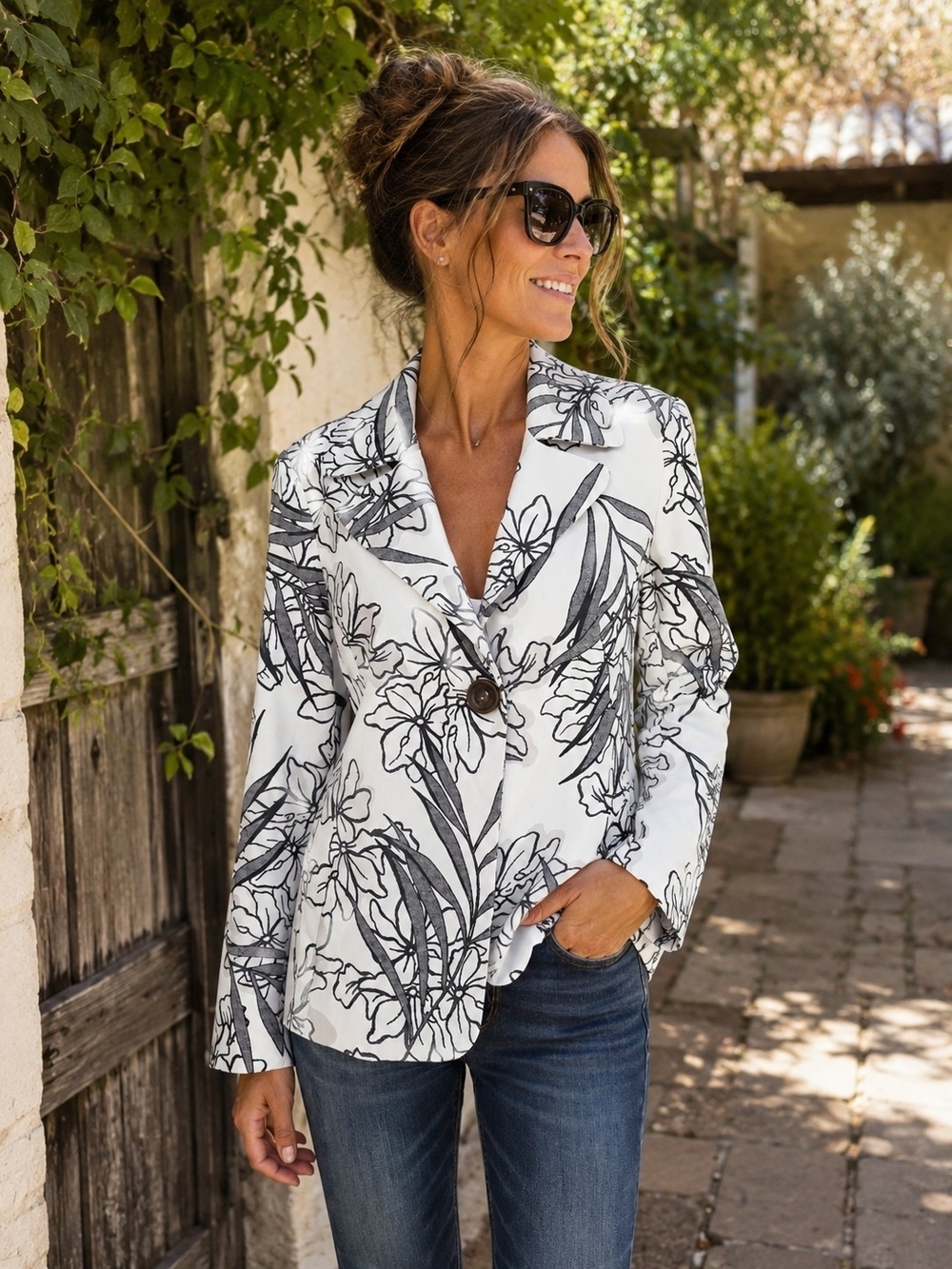 Coldwater Creek Floral Print Blazer Jacket Size 10 White Gray Stretch Lined Care